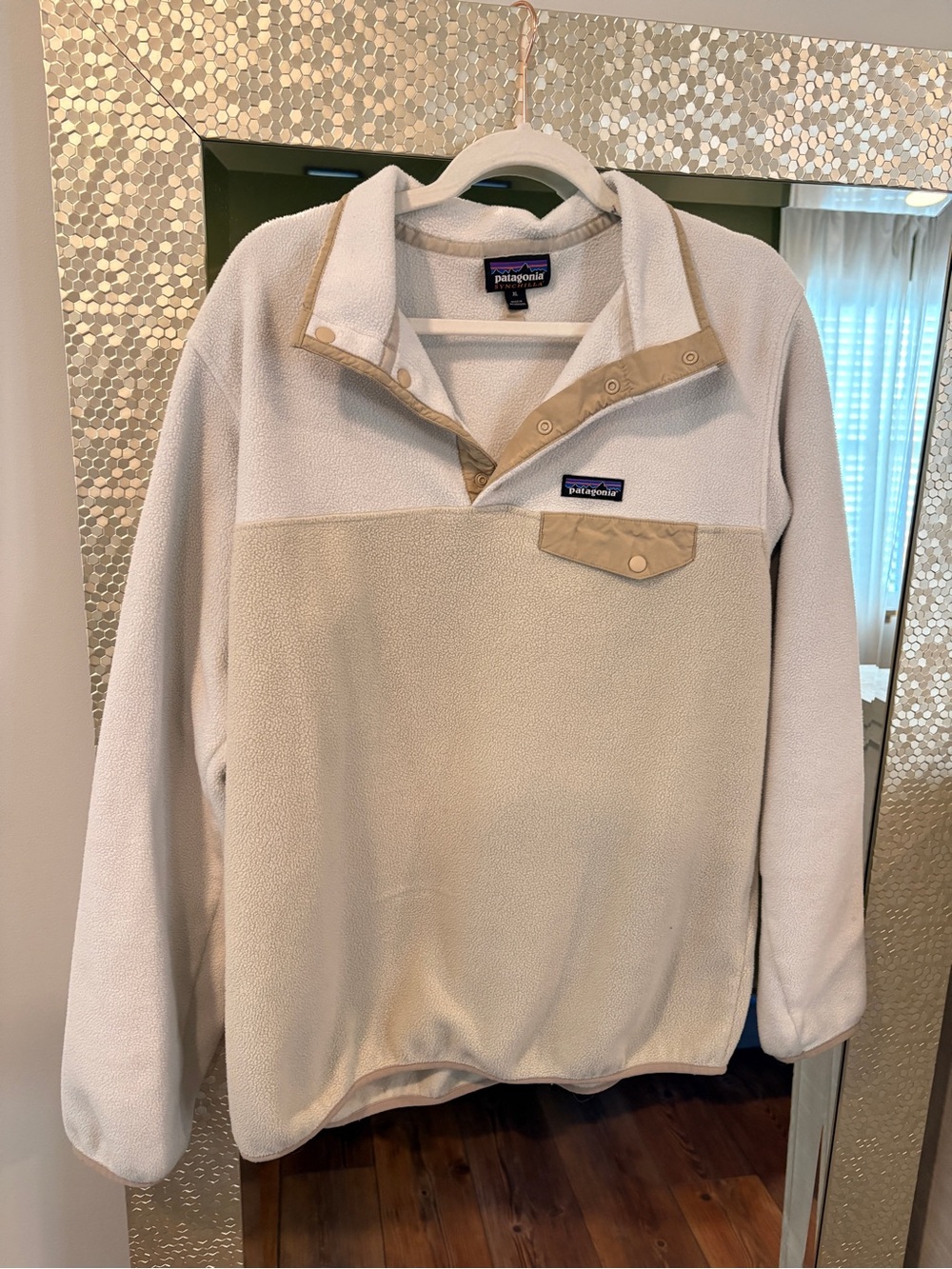 Patagonia Men’s Two-Tone Beige and Cream Snap-T Fleece Jacket